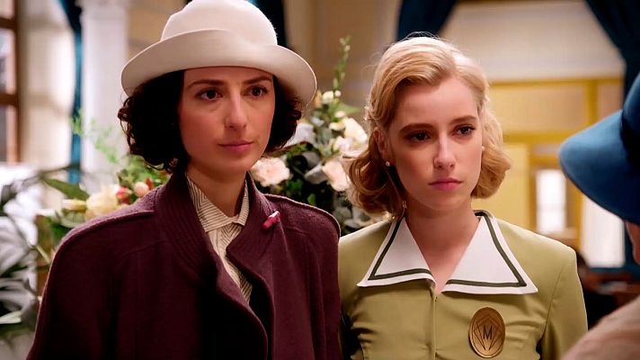 Salón de té La Moderna - Doña Gabriela decide separar a Inés y Laurita