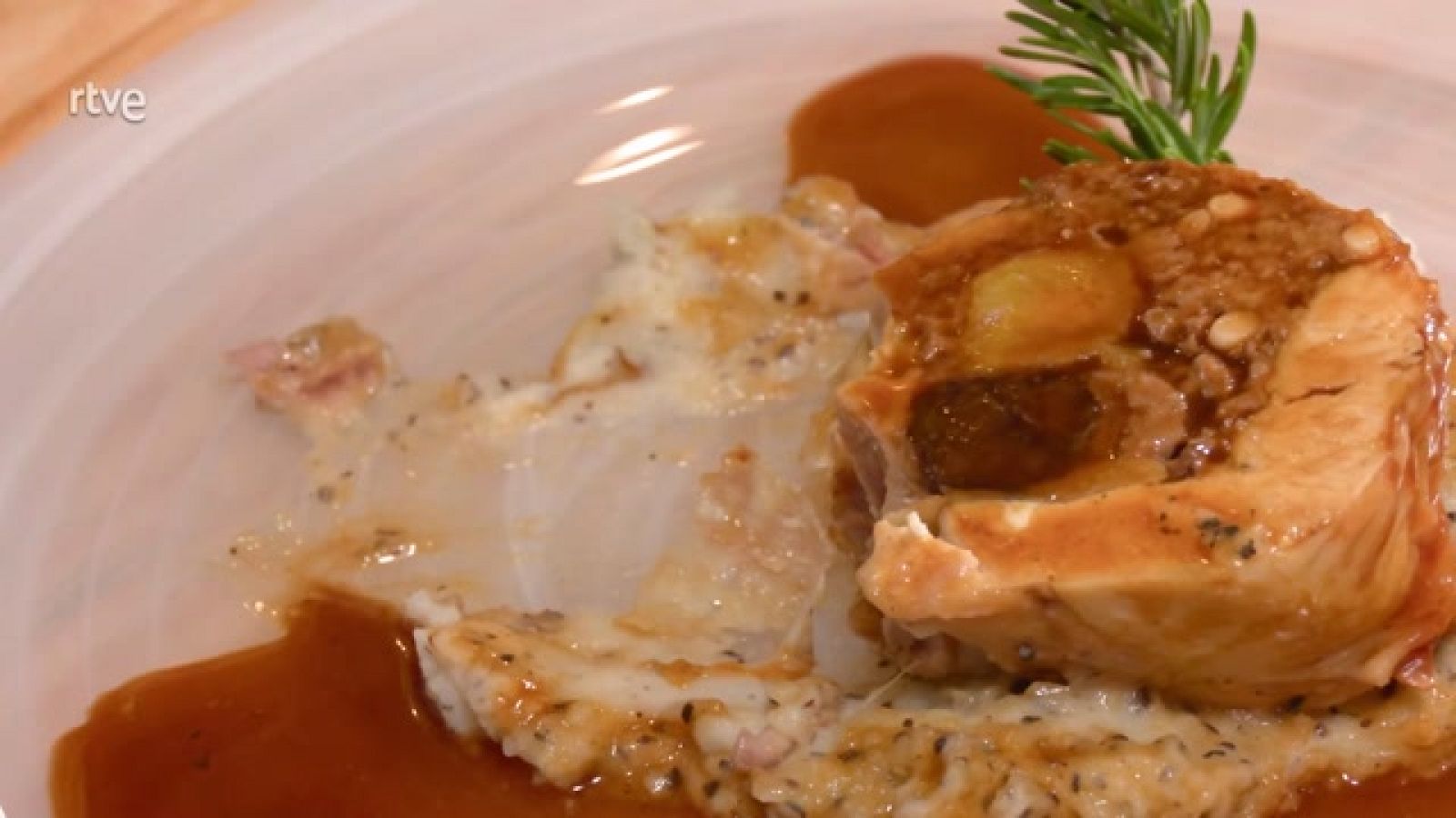 Pularda rellena para navidad paso a paso - Ahora o nunca | Ver