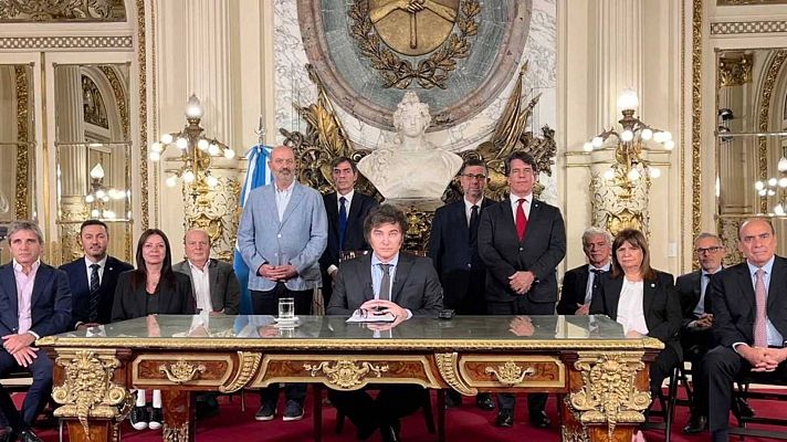 Informativo 24h - Argentina: Megadecreto de Milei para desregular la economía