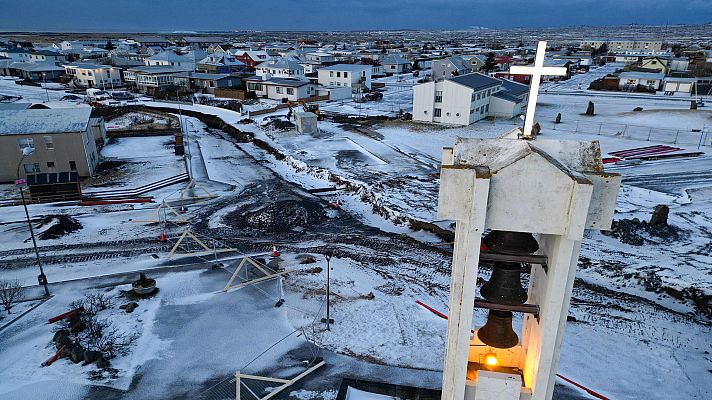 Telediario 1 - Dentro de Grindavík, el pueblo islandés más cercano al volcán