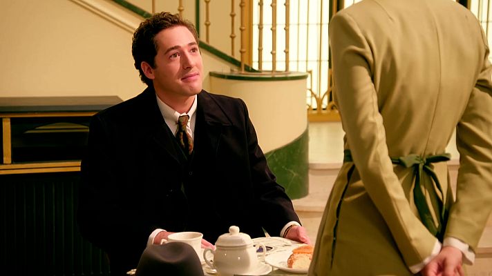 Salón de té La Moderna - Laurita conoce a un apuesto muchacho
