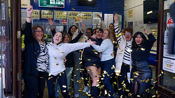 Lotería de Navidad - Alegría en Doña Manolita por la venta de tres premios de la Lotería de Navidad 2023