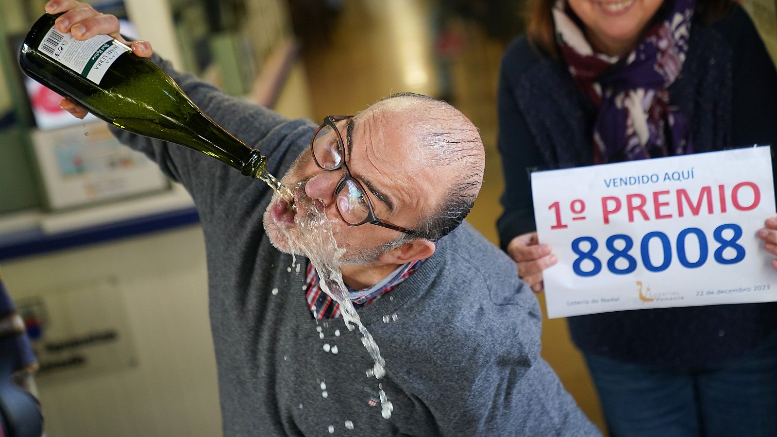 El 88.008 se convierte en 'El Gordo' más tardío de la historia y riega de millones a Madrid, Écija o Jaén