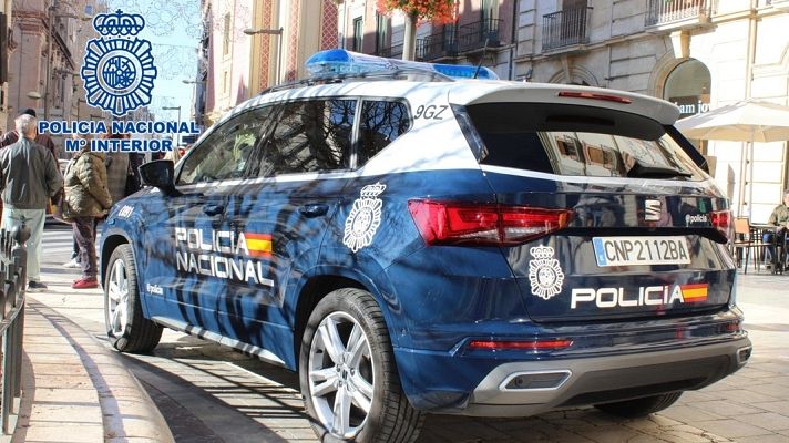 Telediario Fin de Semana - Dos detenidos de una secta que obligaba a tener sexo con su líder para "curar" la homosexualidad