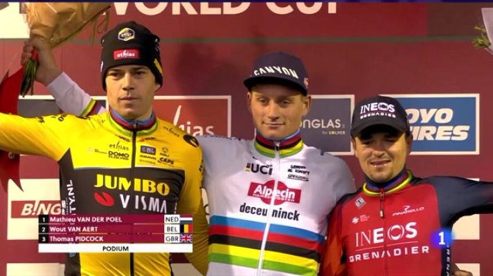 Telediario 1 - Ciclocrós: Van der Poel, Van Aert y Pidcock copan otro podio