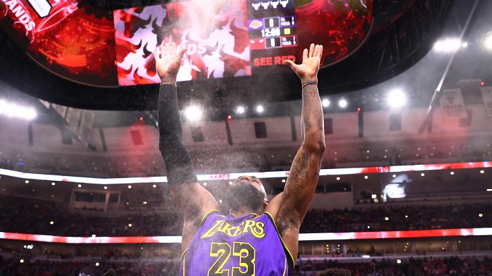 Telediario Fin de Semana - Un regalo de vídeo por el 39 cumpleaños de LeBron James