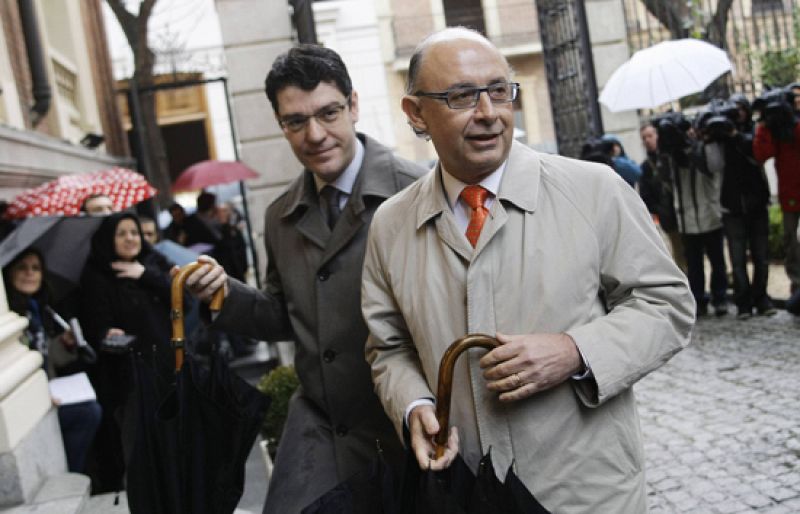 Primera reunión para intentar consensuar un pacto económico contra la ccrisis | Ver