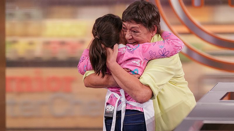 Los abuelos sorprenden a los aspirantes en las cocinas | Ver