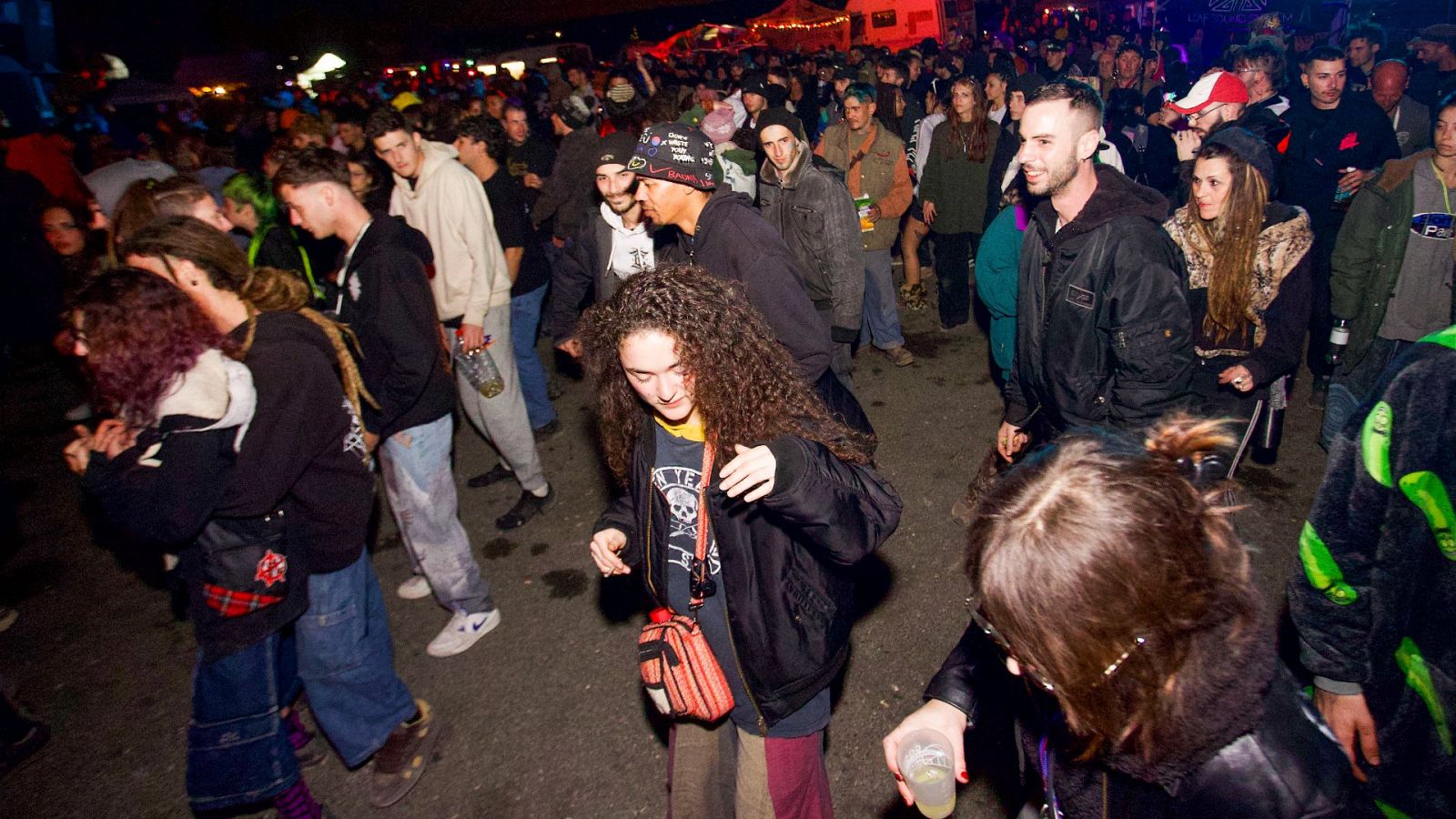 La Guardia Civil controla el entorno de la fiesta ilegal de Fuente Álamo | Ver
