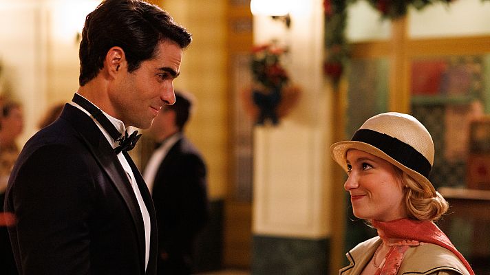 Salón de té La Moderna - Laurita y Fernando Collado disfrutan de una noche de cine