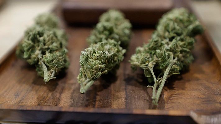 Telediario 1 - La marihuana sintética que se comercializa gracias a un vacío legal