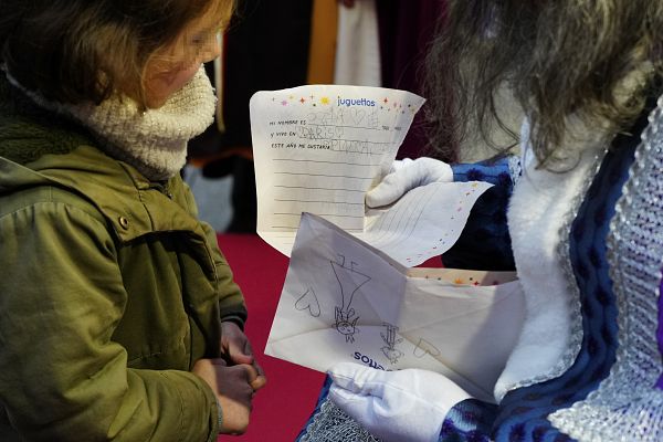  - Los Reyes Magos llegan a Málaga y buscan al niño que en su carta les pidió salud y disfrutar la Navidad con su familia