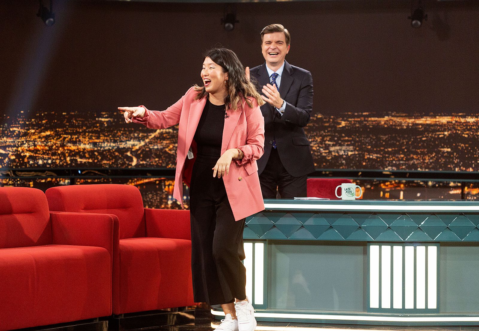 Marc Giró y Quan Zhou en el plató de Late Xou