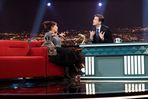 Late Xou con Marc Giró - ¿Qué hay en el bolso de Candela Peña?