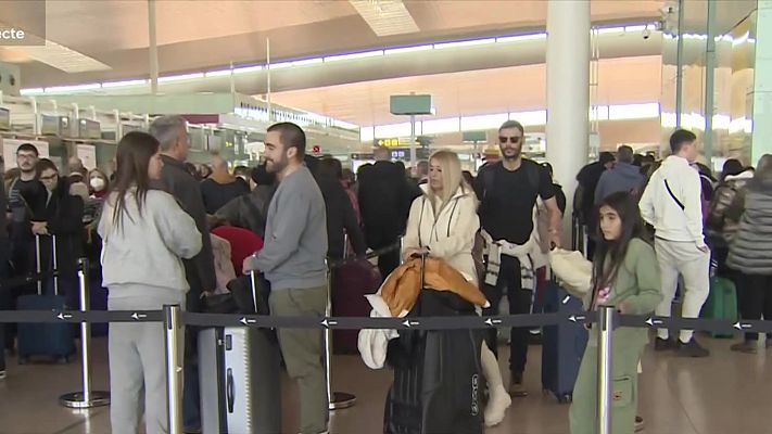 L'Informatiu - Tercera jornada de vaga d'Iberia coincideix amb l'operació tornada