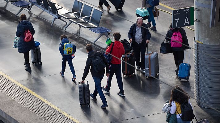 Telediario Fin de Semana - Se acaban las vacaciones de Navidad con retrasos de una hora en algunos aeropuertos