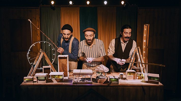 Telediario 2 - 'Feriantes', una obra de teatro homenaje a la forma de vida de las familias feriantes