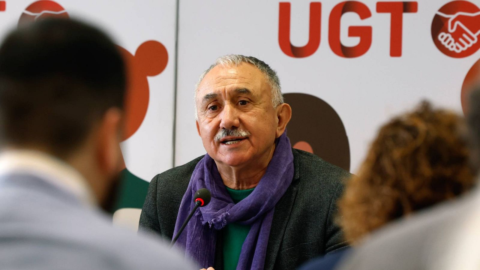 El secretario general del sindicato UGT Pepe Álvarez insiste en una subida del SMI del 5% y rechaza las críticas de la CEOE a las formas en la negociación