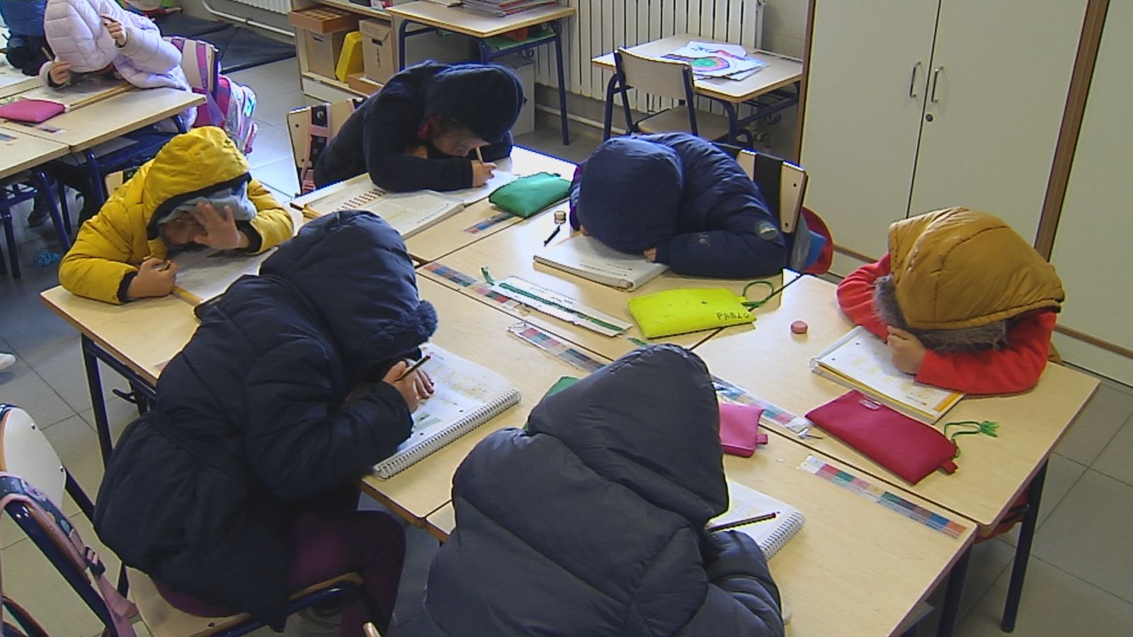 300 xiquets sense calefacció a una escola d'Alacant