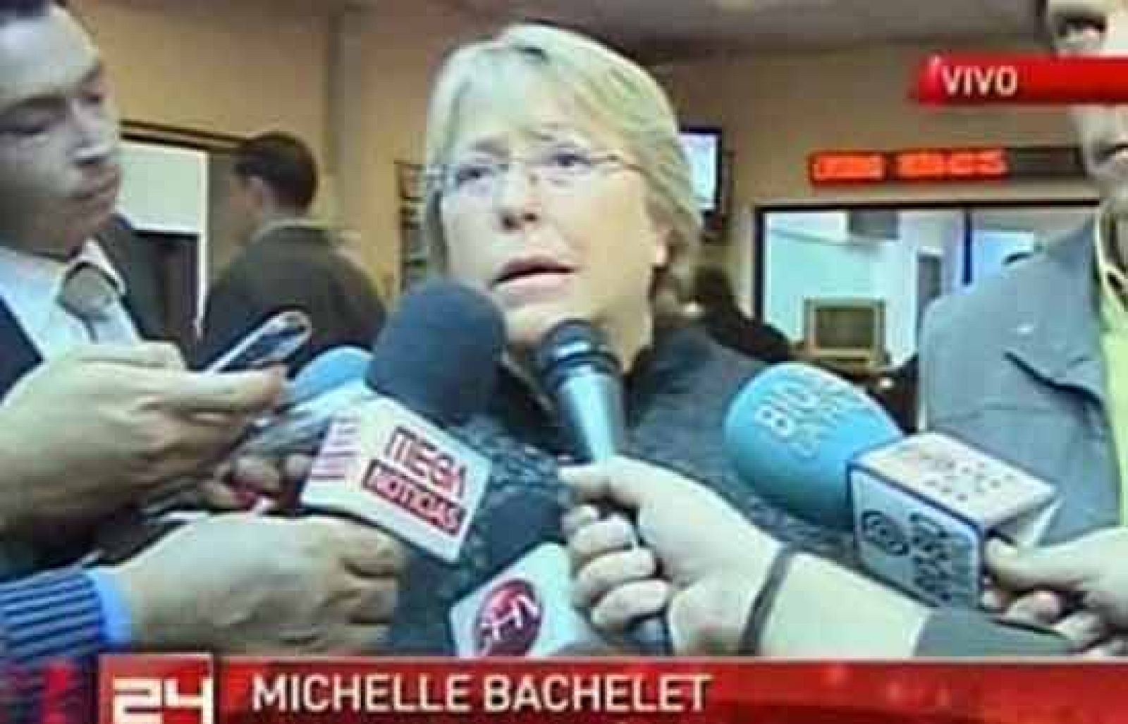La presidenta Bachelet informa de seis muertos por el terremoto de 8,8 de Chile