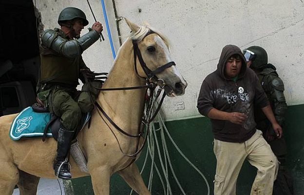  - Los militares patrullan en Chile