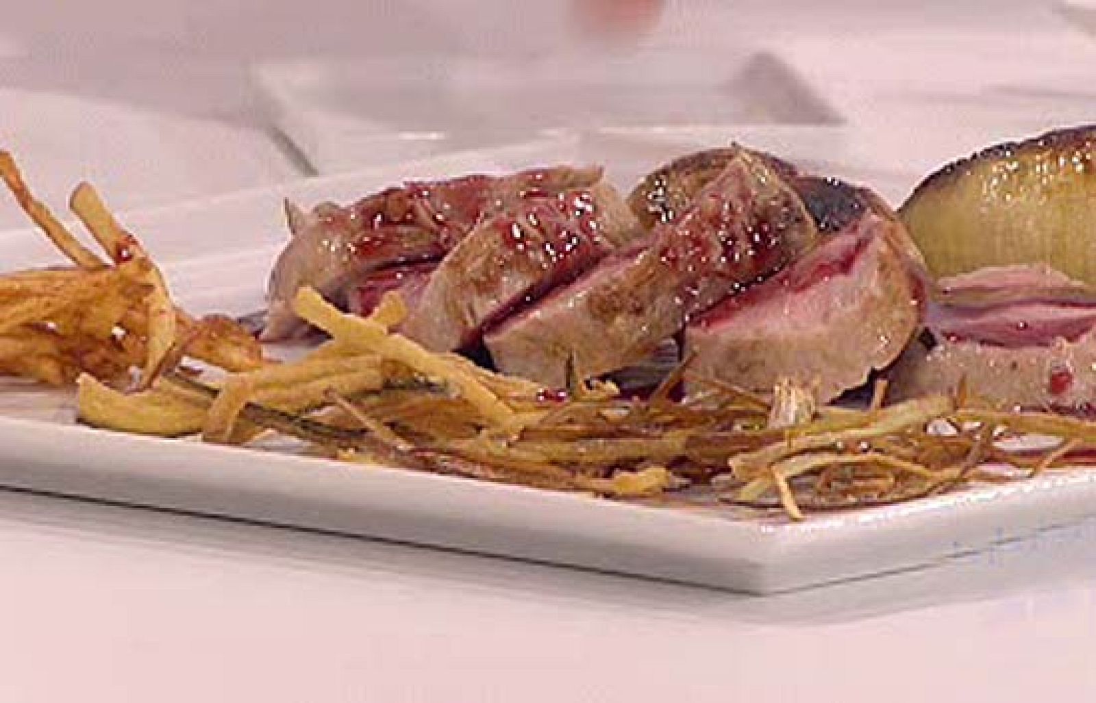 Saber cocinar - Solomillos de cerdo con frambuesas - RTVE Cocina | Ver
