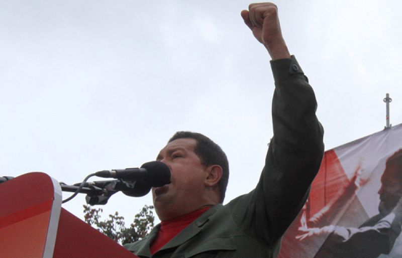 Hugo Chávez afirma que hay un complot internacional que les relaciona con ETA y las FARC