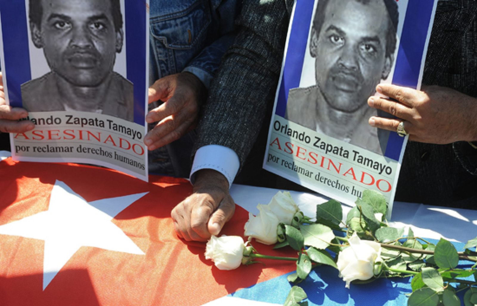 Cuba intenta atajar las duras críticas que ha recibido por la muerte del opositor Orlando Zapata