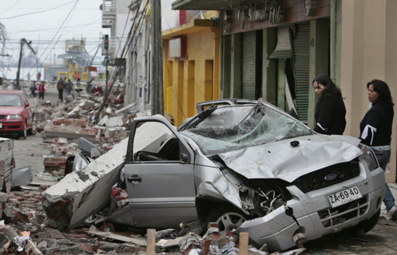 Aumentan las criticas al gobierno  en Chile por la falta de ayuda internacional y porque no se avisara a tiempo del tsunami