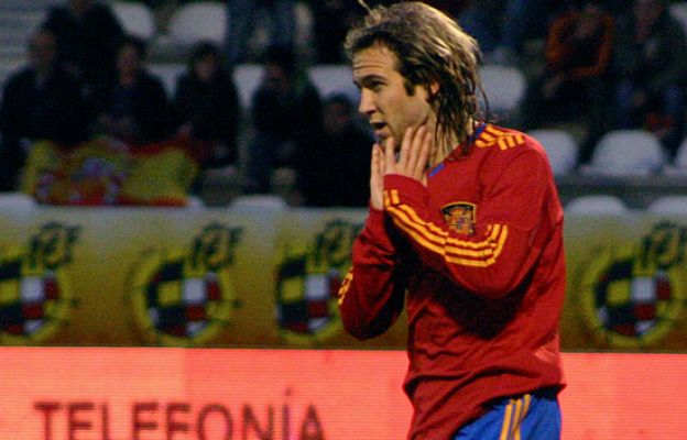  - España vence con problemas