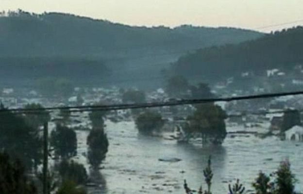  - Una ola gigante barre Constitución