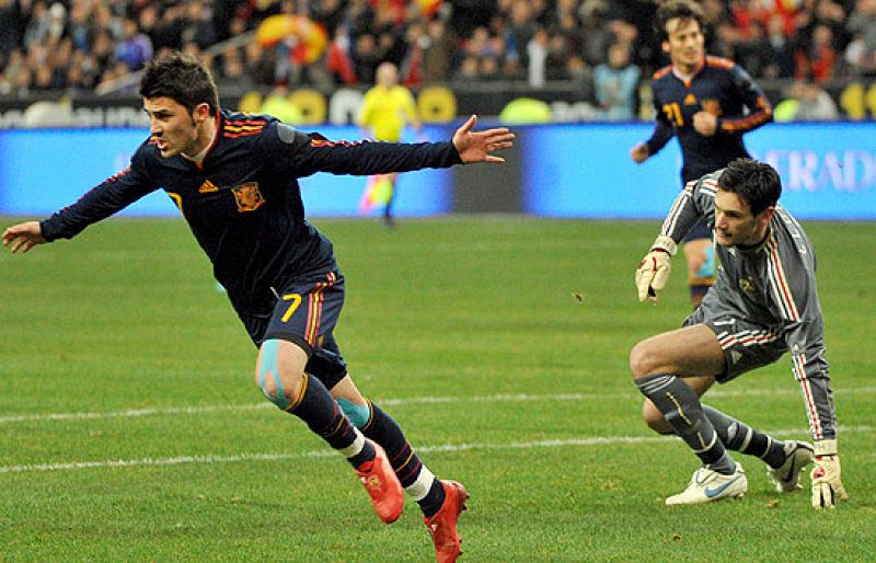 Villa le roba la cartera a Francia 0-1