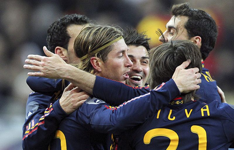 La Roja también gana de azul