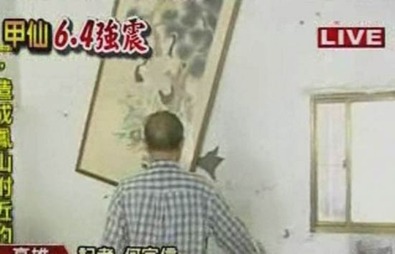 Telediario matinal en cuatro minutos - 04/03/10 | Ver