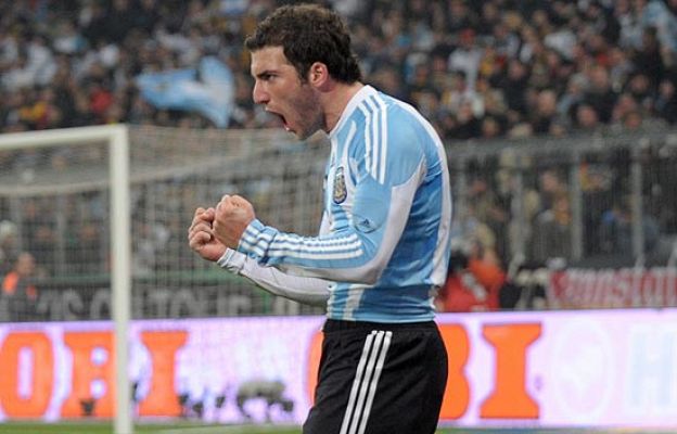  - Higuaín también golea con Argentina