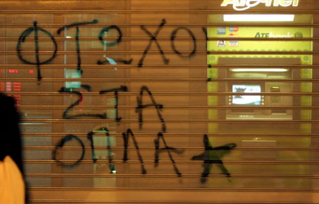  - Grecia aprueba plan austeridad