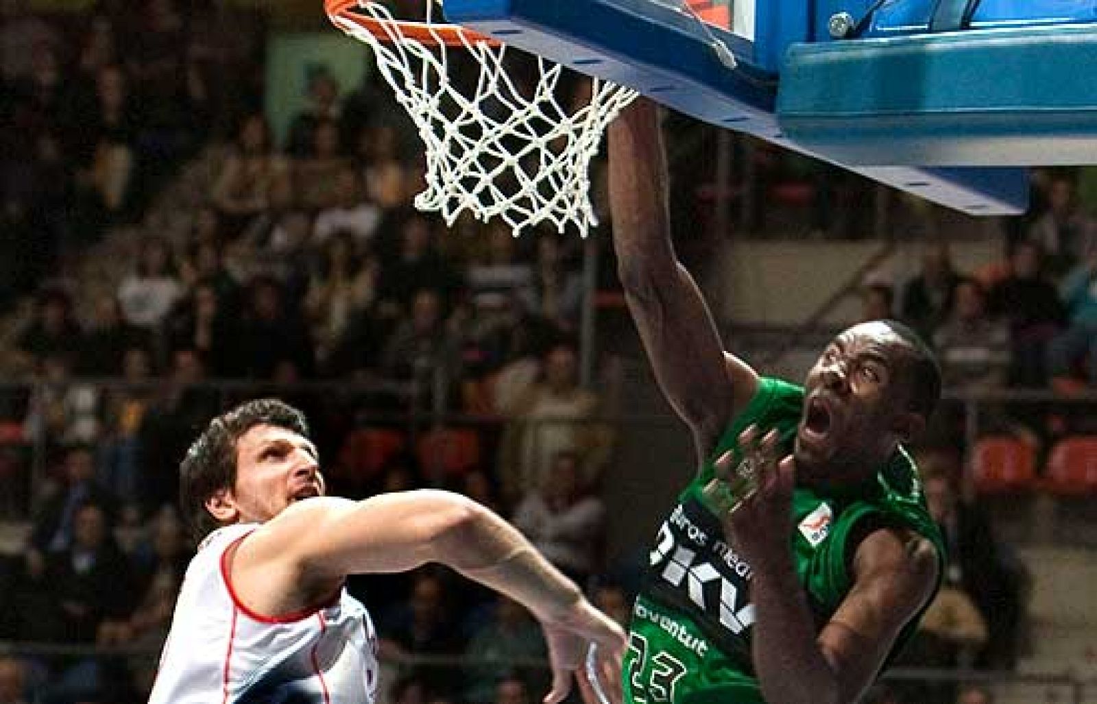 Caja Laboral 104 - 79 DKV Joventut - Baloncesto en RTVE | Ver