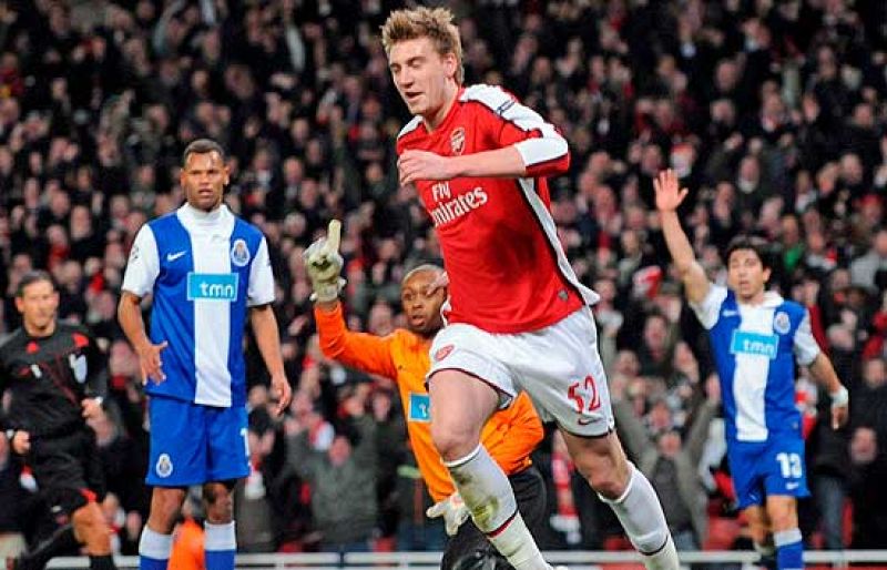Hat-trick de Bendtner (5-0)