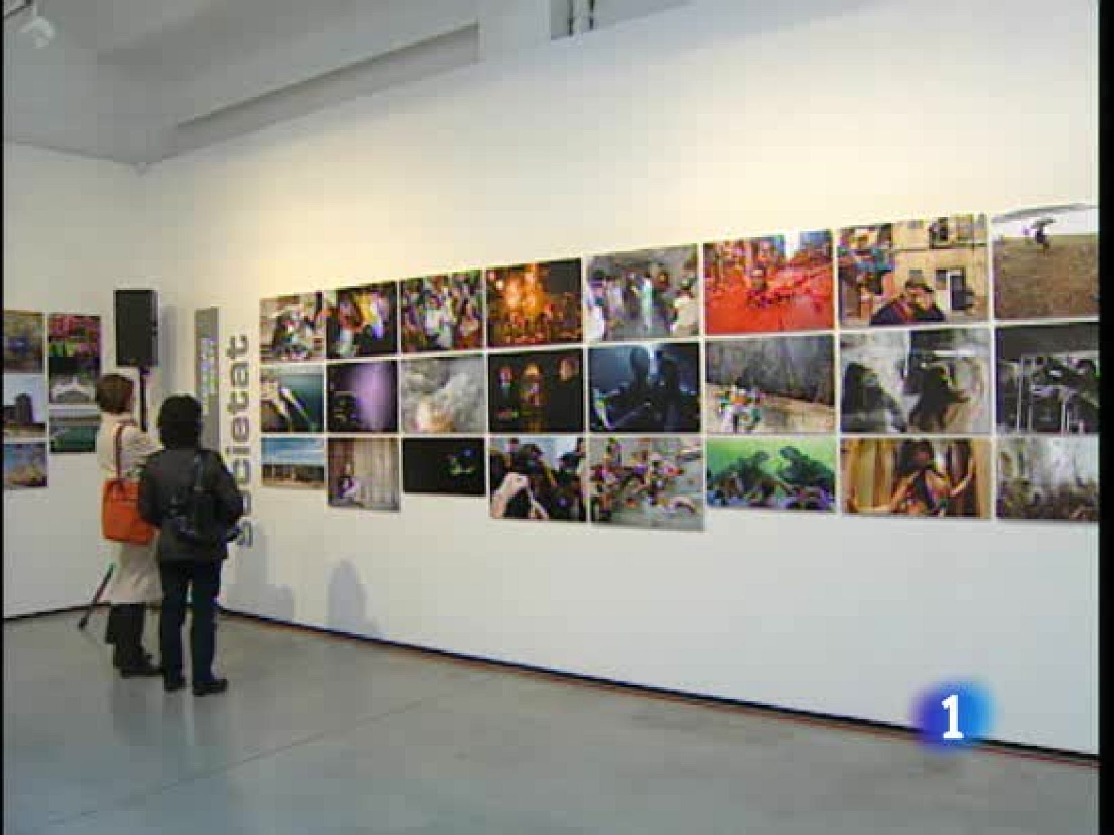 Ha abierto definitivamente sus puertas la exposición 'Fragment d'un any' con las fotos del caso Gürtel | Ver