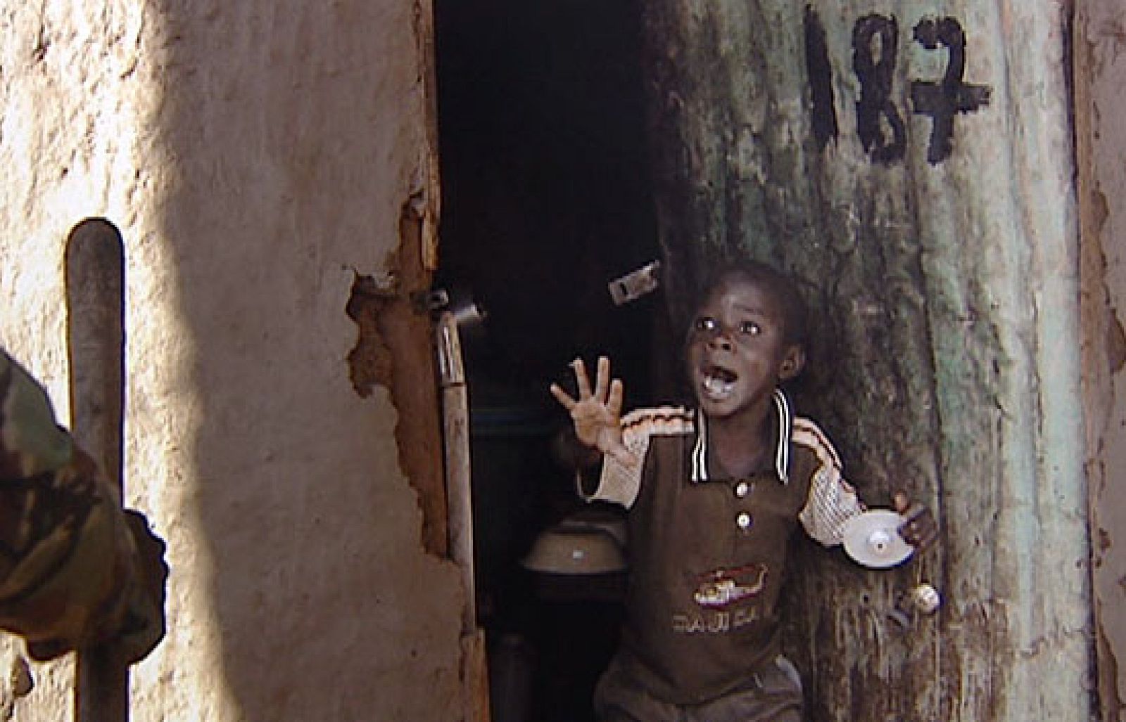 Una exposición fotográfica reclama respeto para los derechos de los niños | Ver