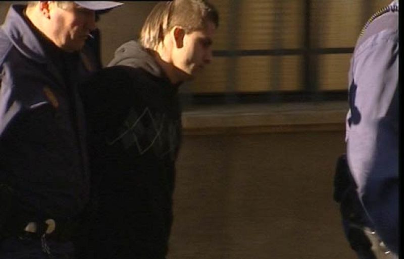 Carcaño, increpado al llegar al juzgado | Ver