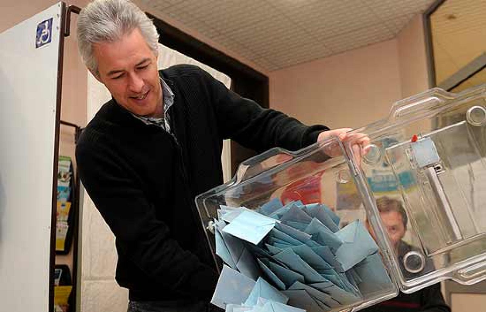 El partido de Sarkozy pierde las regionales según los sondeos | Ver