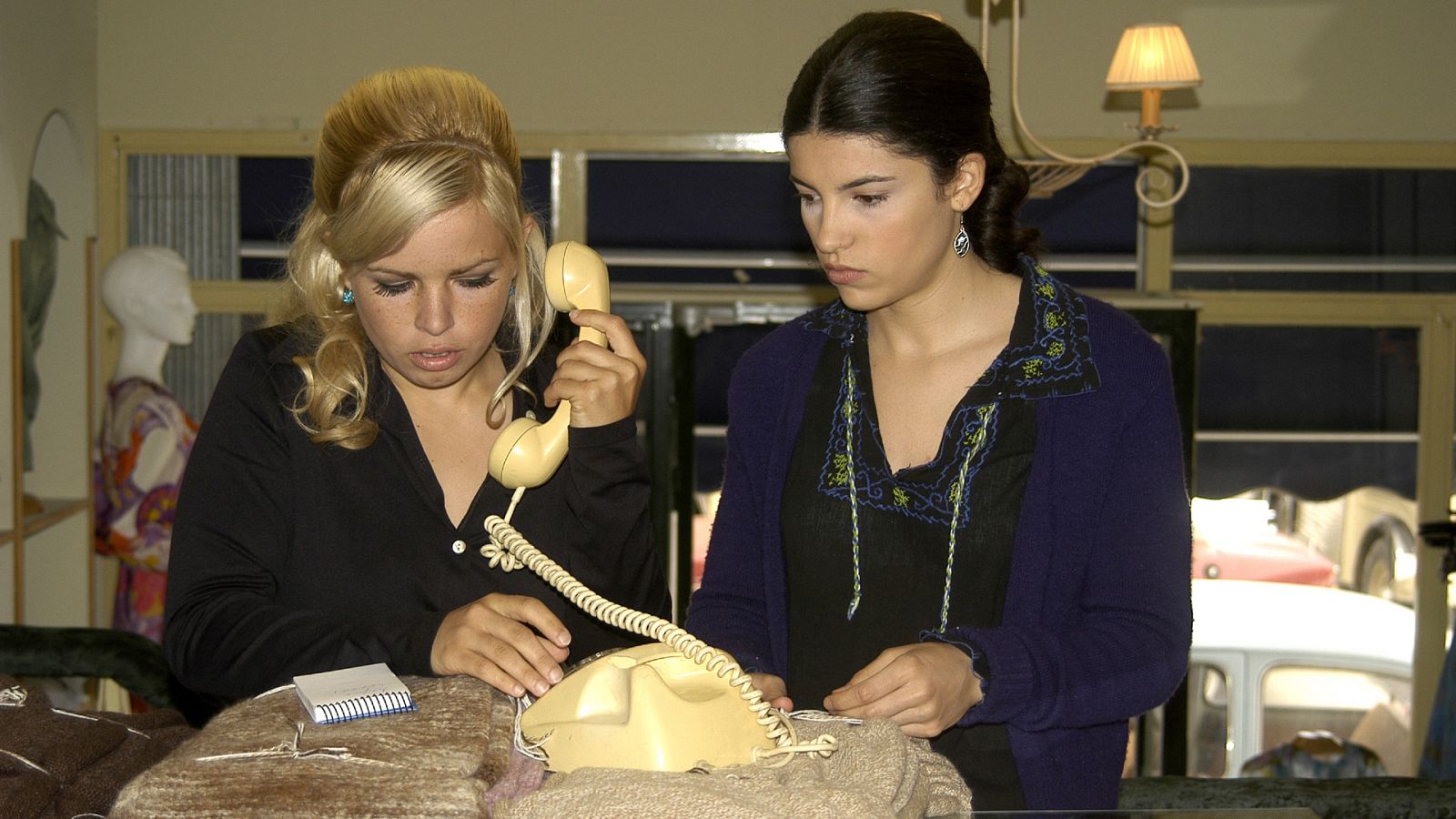 Cuéntame cómo pasó - T3 - Episodio 9: Días de luto - Ver ahora