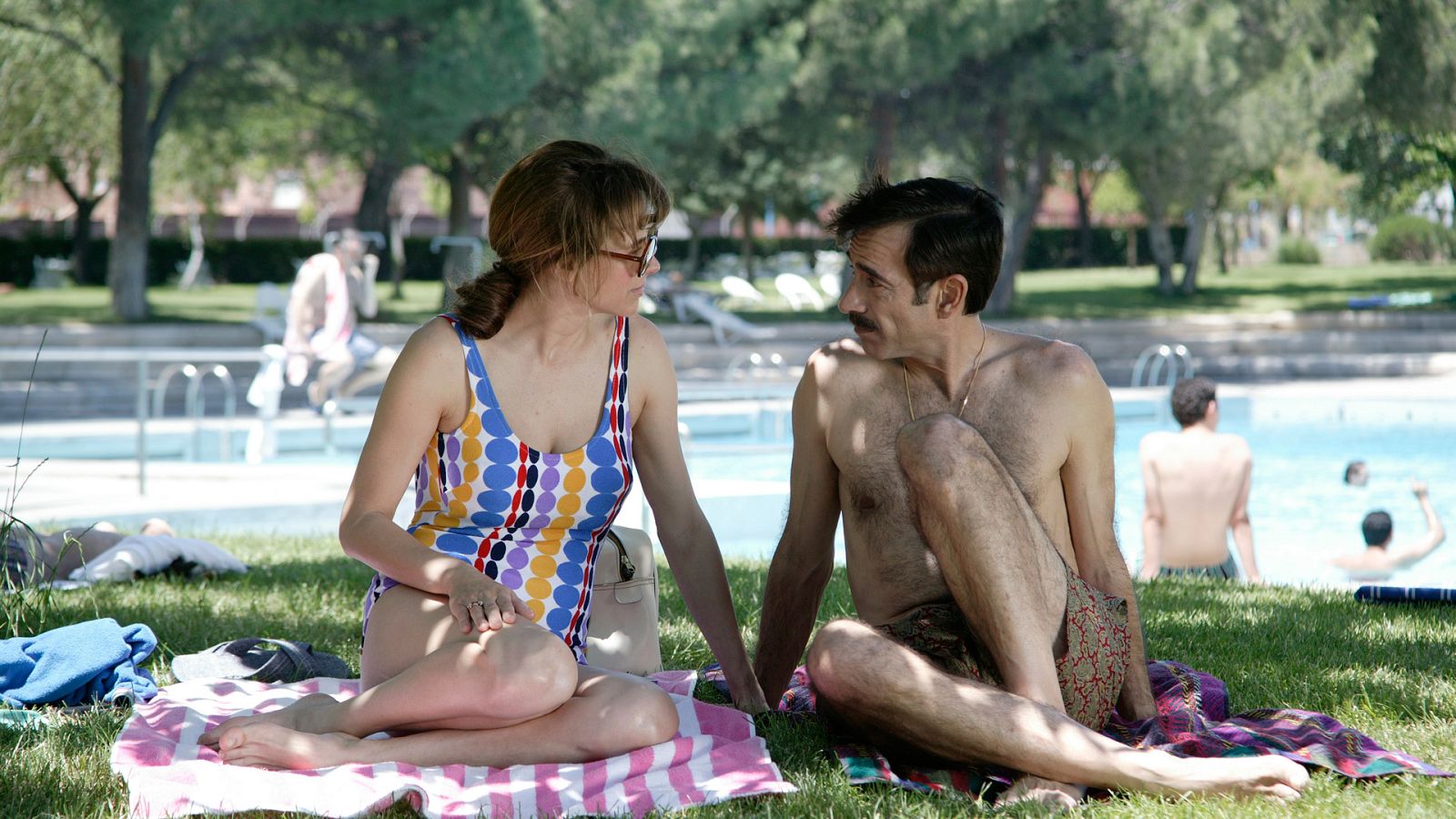 Cuéntame cómo pasó - T5 - Episodio 11: Cuando calienta el sol - Ver ahora