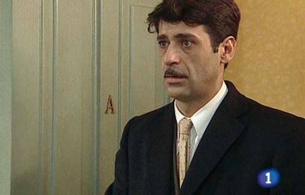 Amar en tiempos revueltos - Mauricio rompe con Rosa