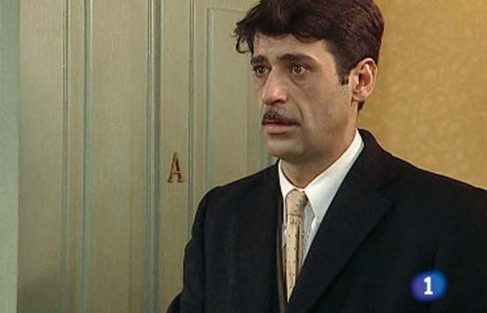 Amar - Mauricio rompe su compromiso con Rosa - Amar en tiempos revueltos | Ver