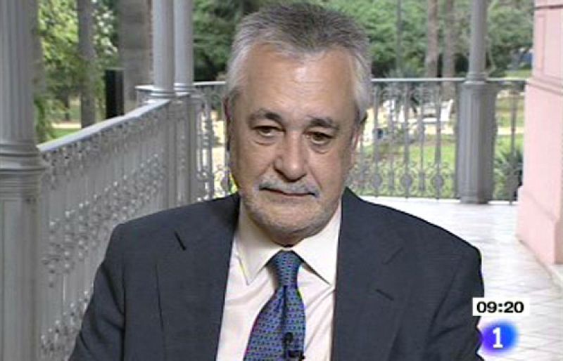 Griñan: "Las playas no estarán perfectas en Semana Santa, pero sí en verano"