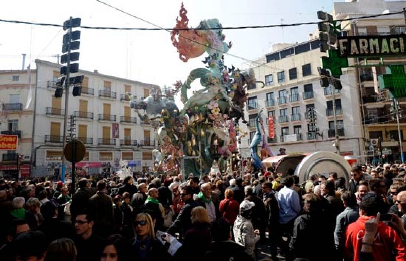 Valencia se prepara para una de sus grandes noches, la Cremá | Ver