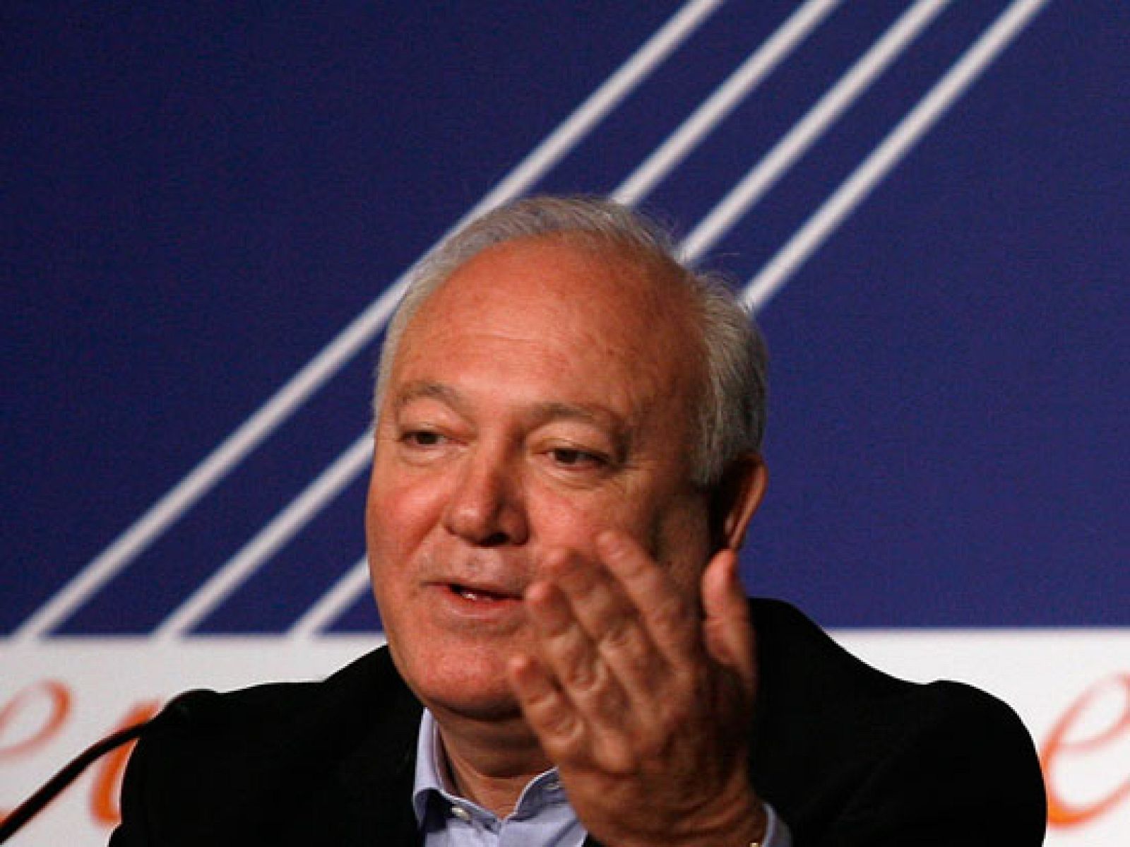 Moratinos asegura que la Presidencia española de la UE hará lo posible por ayudar a Grecia.