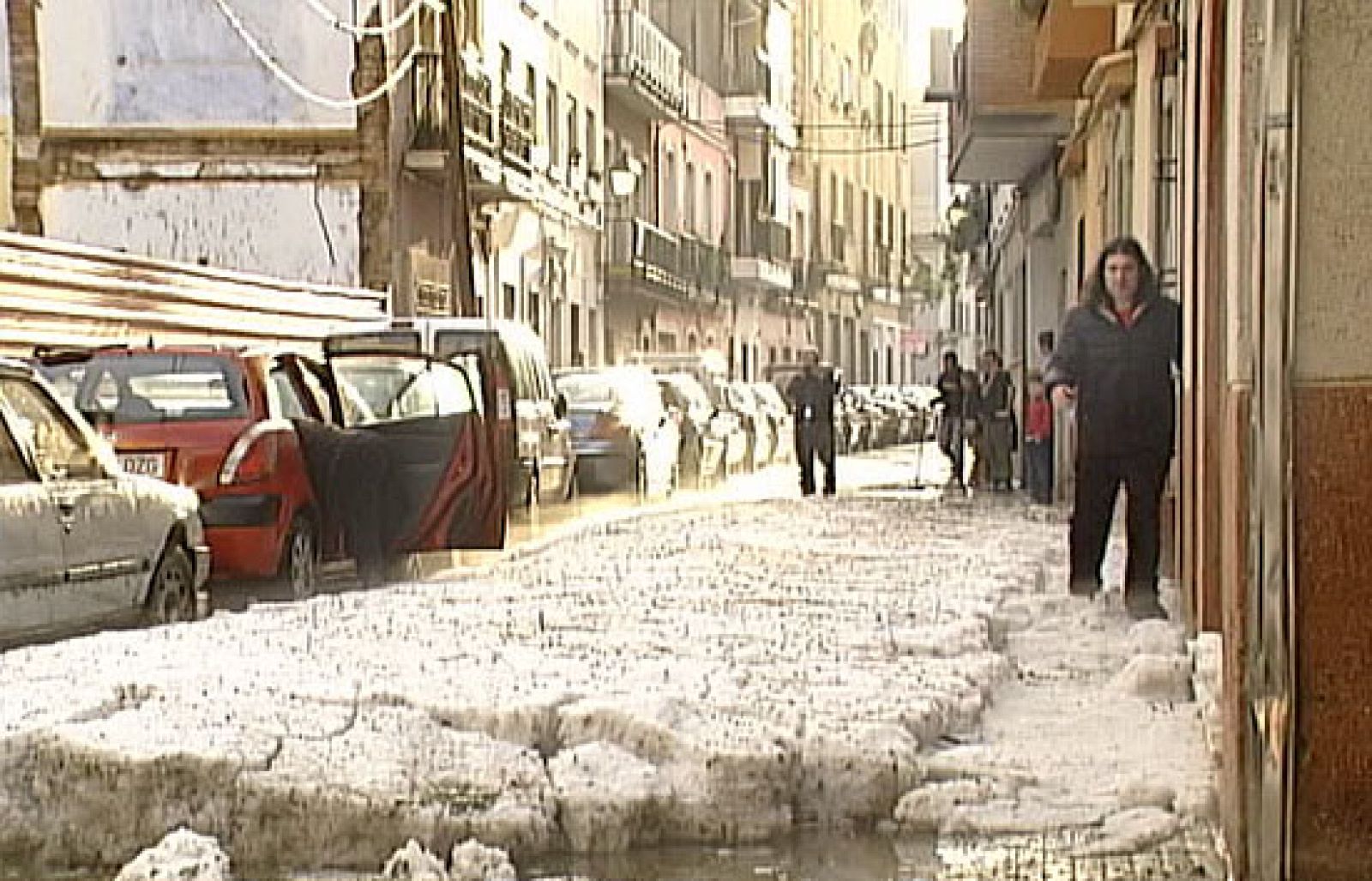En Badajoz han recibido a la primavera con una inusual y sorprendente granizada | Ver
